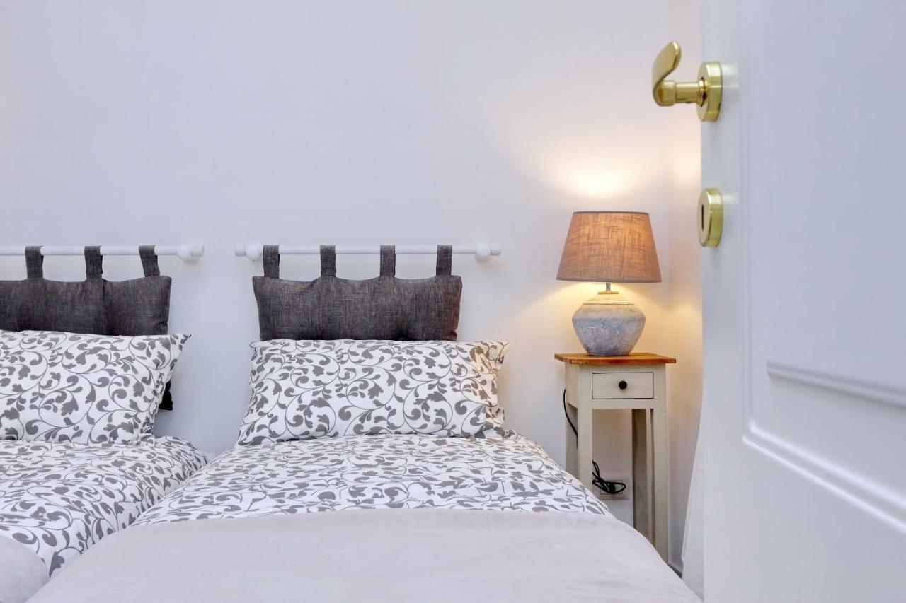 Monti Charming Apartment - Rome Short Let Service Экстерьер фото