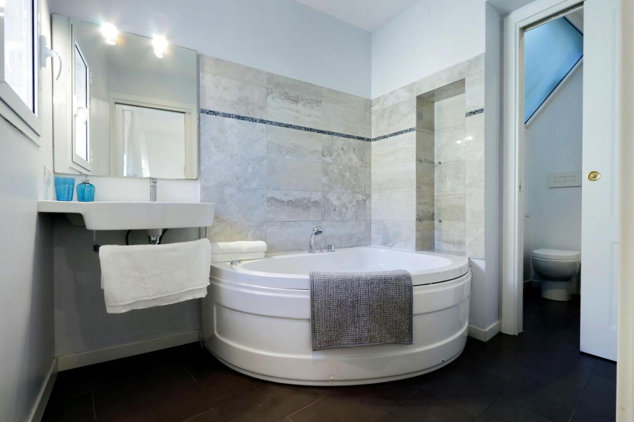 Monti Charming Apartment - Rome Short Let Service Экстерьер фото